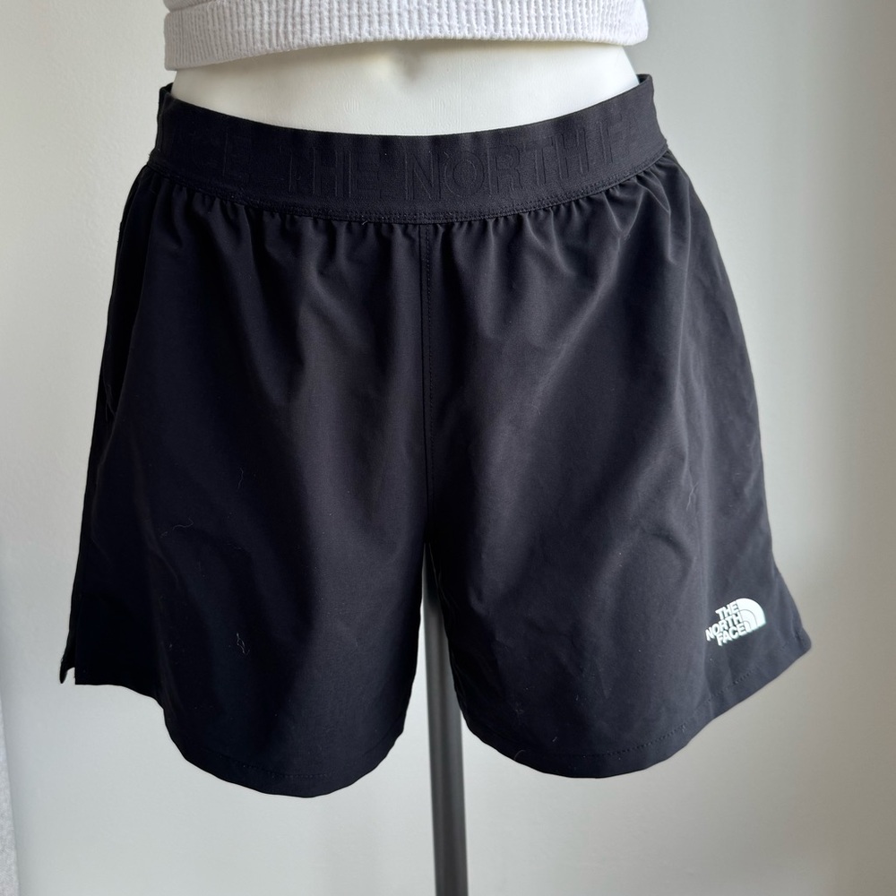 North face women’s athletic shorts with liner